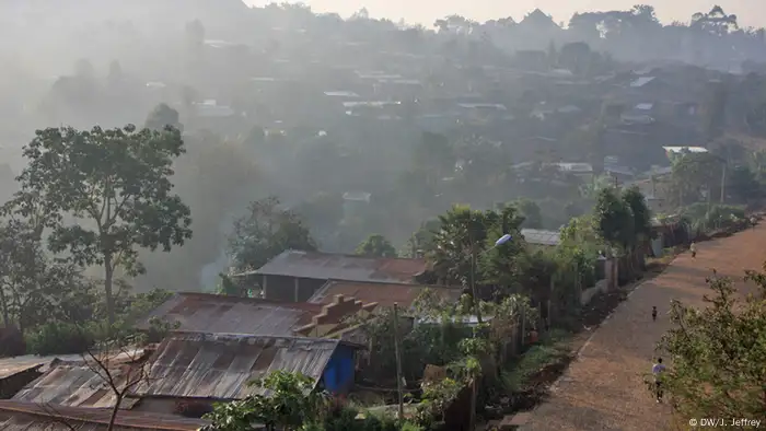 Äthiopien: Herkunft des Kaffees (Foto: James Jeffrey/DW)