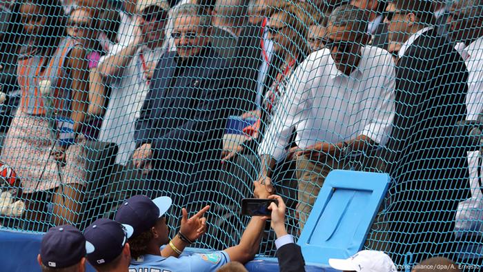 Barack Obama (r.) And Raúl Castro (i.) At a baseball game.