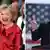 Os pré-candidatos democrata e republicano, Hillary Clinton (esq.) e Donald Trump em comícios eleitoreiros