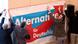 Symbolfoto AfD: Vier Männer hängen ein AfD-Transparent auf (Foto: Dpa) Symbolfoto AfD: Vier Männer hängen ein AfD-Transparent auf (Foto: Dpa)