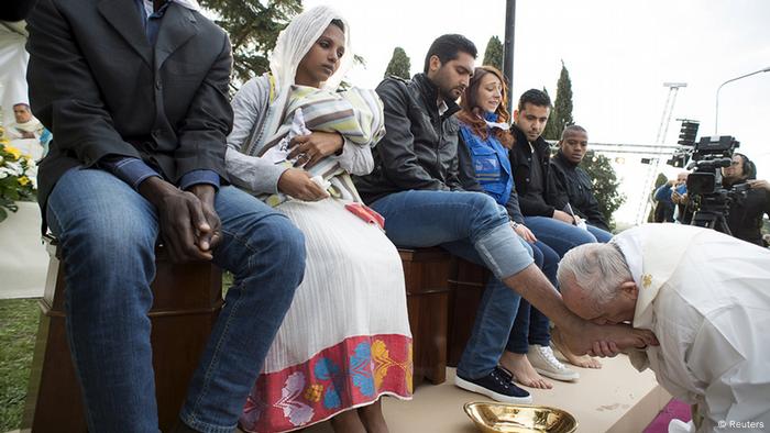 Pope Francis kisses the foot of a refugee during the foot-washing ritual (Photo: Reuters).