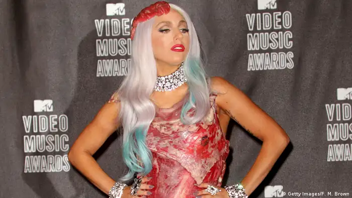 Lady Gaga im Fleischkleid (Foto: Getty Images/F. M. Brown)
