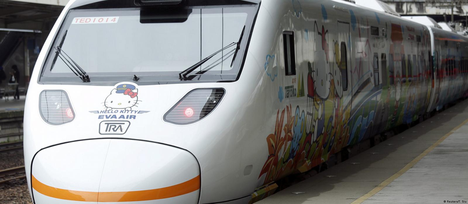 MTR 地鐵　香港　地下鉄　hello kitty 列車 地鐵MTR x Hello Kitty 精英號珍藏列車全套, 興趣及遊戲, 玩具& 遊戲類