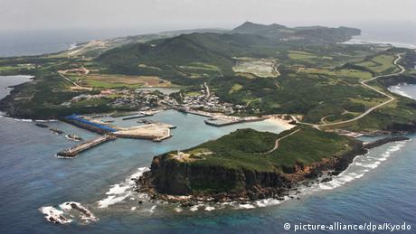 Той е най западната точка на Япония остров Йонагуни е на