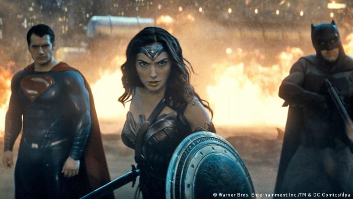 Filmstill Batman vs Superman Gal Gadot als Wonder Woman (Warner Bros. Enternainment Inc./TM & DC Comics/dpa)