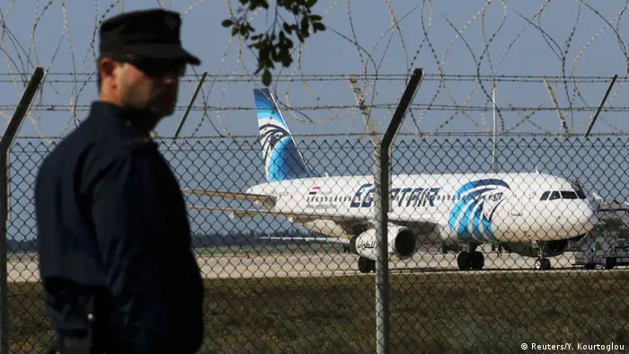 Entführtes Flugzeug von der Fluggesellschaft EgyptAir landet auf Zypern