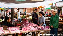 Das Dong Dorf Zhaoxing, der Fleischmarkt. Copyright: picture-alliance/Ch. Mohr