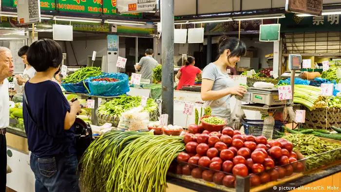 Gemüsemarkt in China (picture-alliance/Ch. Mohr)