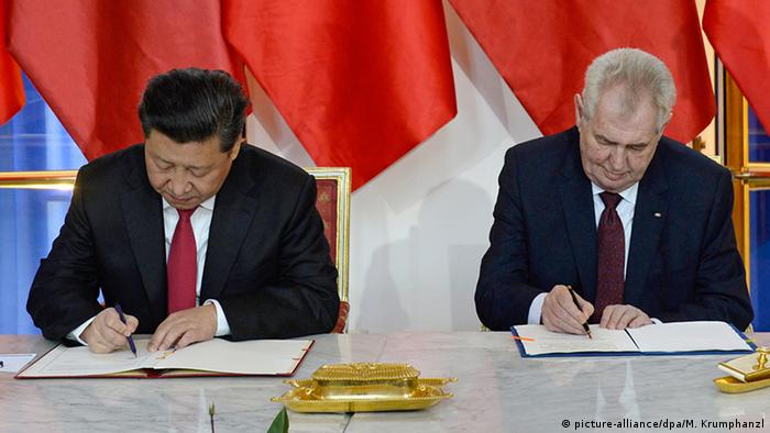 Xi Jinping und Milos Zeman in Prag
