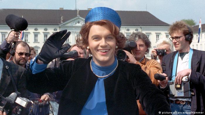 Komiker Hape Kerkeling als Königin Beatrix der Niederlande (Foto: picture-alliance/dpa/Hammer)