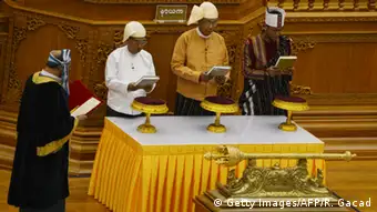 Myanmar Vereidigung der neuen Regierung in Naypyidaw