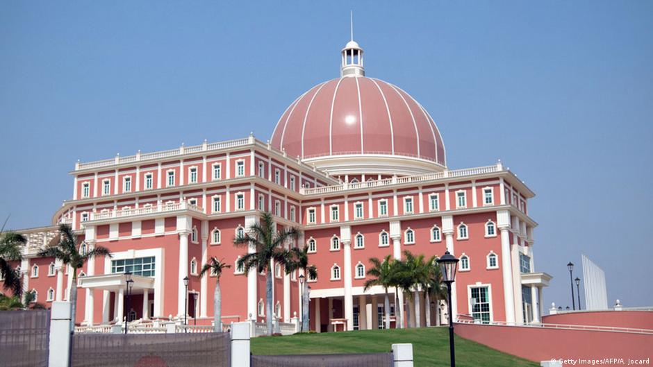 Angola: Parlamento suspende debate da Conta Geral do Estado de 2019 | Angola | DW - Vimarsana News