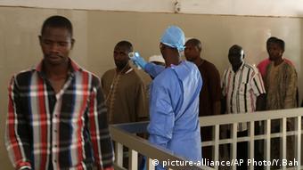 La Guinée a déjà été sévèrement éprouvée par la fièvre hémorragique due au virus Ebola, qui y avait tué 2.500 personnes entre fin 2013 et 2016.