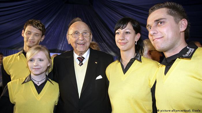 Hans-Dietrich Genscher Hostessen gelbe Pollunder Markenzeichen FDP 80. Geburtstag