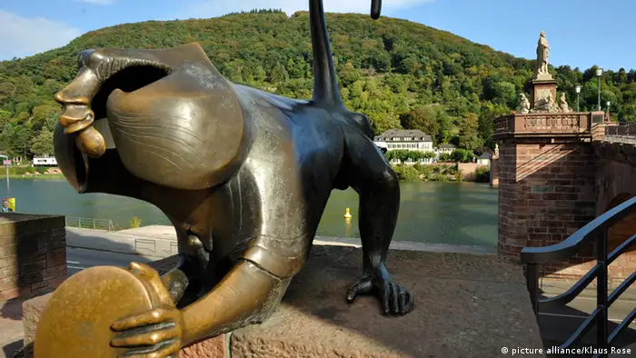 Heidelberg Affenfigur auf der Alten Brücke