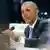 Президент США Барак Обама говорит в микрофон, сидя за столом ядерного саммита в Вашингтоне