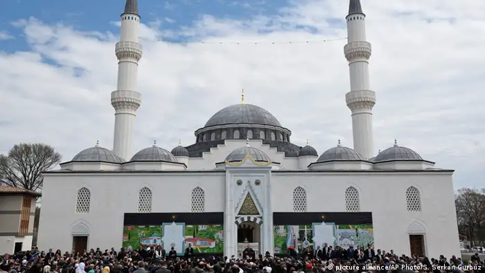 USA Erdogan weiht moschee ein (picture alliance/AP Photo/S. Serkan Gurbuz)