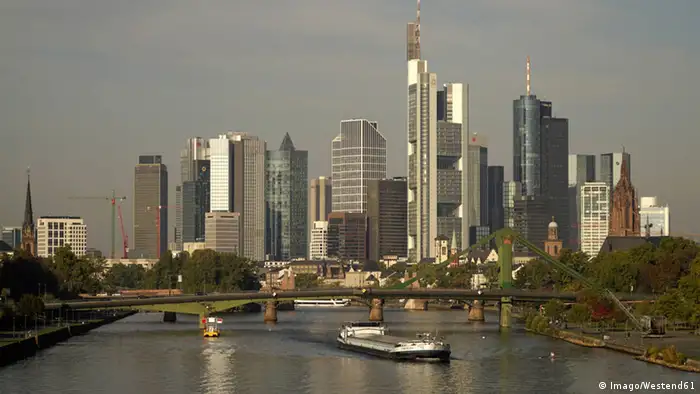 Deutschland Frankfurt Bankenviertel Skyline