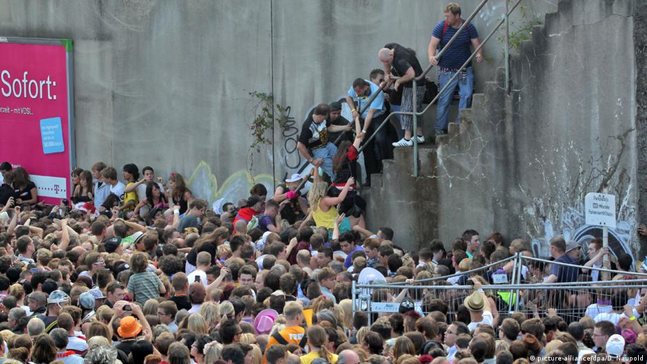 Love Parade Living with pain DW 01/12/2018