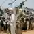 Bundesverteidigungsministerin von der Leyen bei einem Truppenbesuch Anfang April in Mali (Foto: Reuters/M.Kappeler)