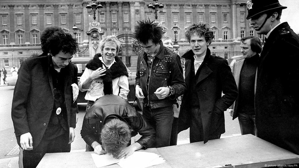 How the punk movement was launched 40 years ago – DW pic