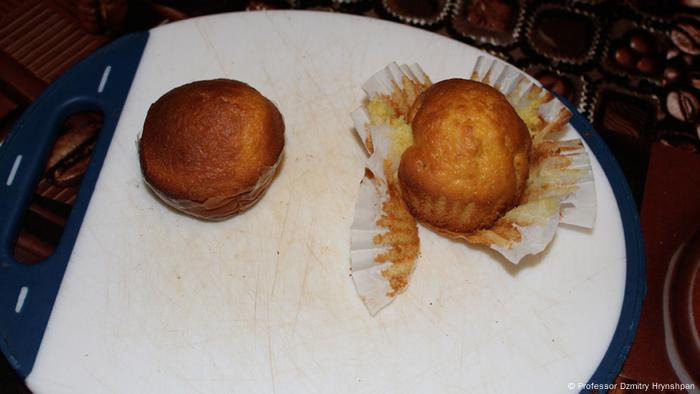 El pastel de la izquierda está cubierto por un film comestible. No se pega y se consume, sin tirar nada.