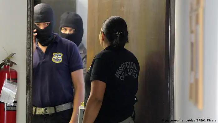 El Salvador Polizei dursucht Büros von Kanzlei Mossack Fonseca in San Salvador