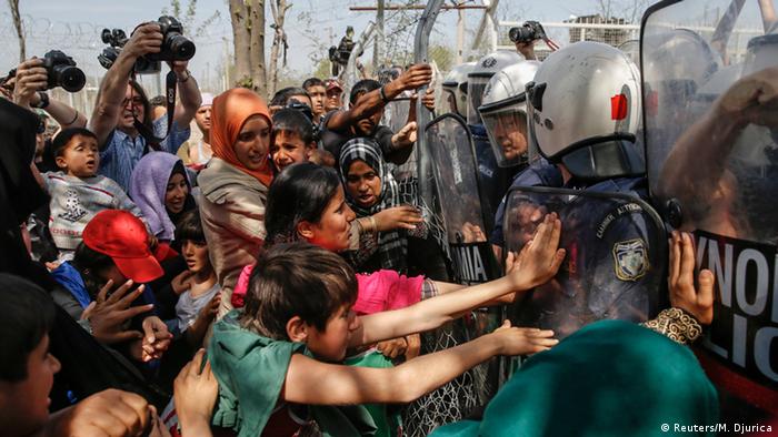 Mazedonien Grenze Idomeni Flüchtlinge Polizei