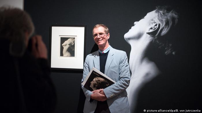 Она осталась для меня загадкой: Энтони Пенроуз на открытии выставки в Берлине
