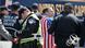 Polizisten nehmen Demonstranten vor dem Kapitol in Washington fest (Foto: Getty Images) Polizisten nehmen Demonstranten vor dem Kapitol in Washington fest (Foto: Getty Images)