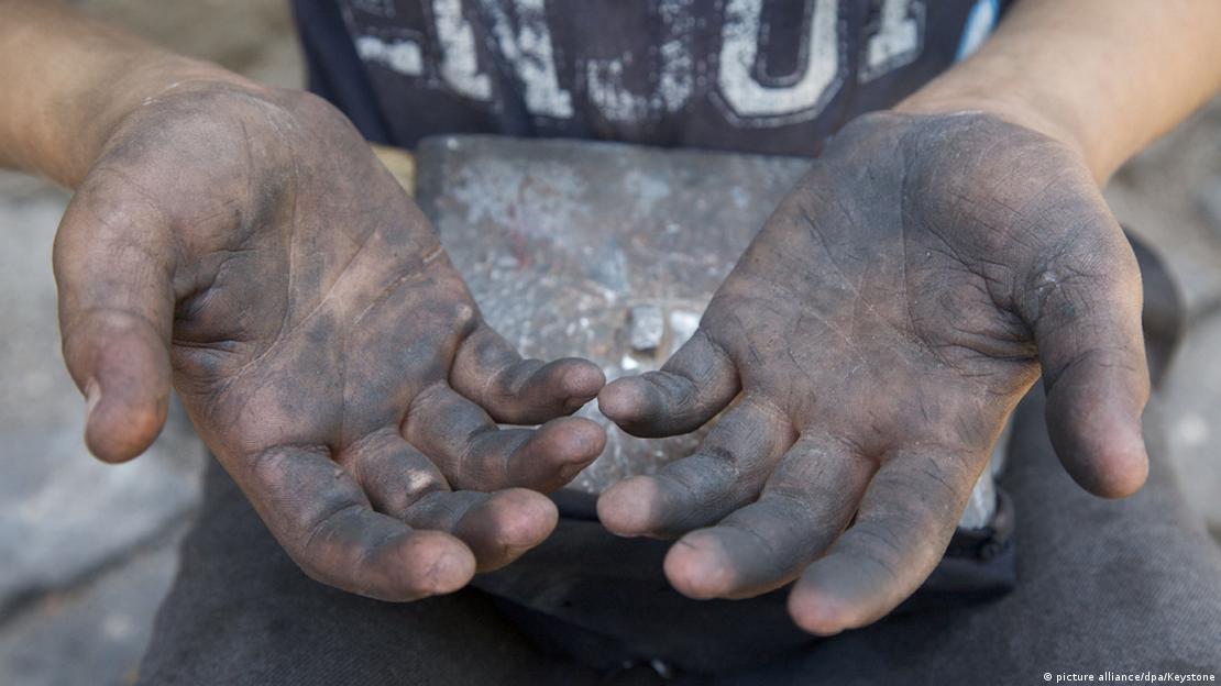 Bir çocuğun kirli elleri Bir çocuğun kirli elleri