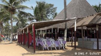 Elfenbeinküste Leere Restaurants in Grand Bassam