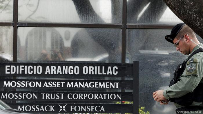 Panama Stadt Ermittler durchsuchen Kanzlei Mossack Fonseca (Reuters/C. Jasso)