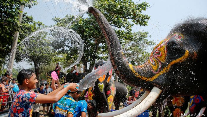 Thailand Songkran Neujahr Wasserfest (Reuters/J. Silva)