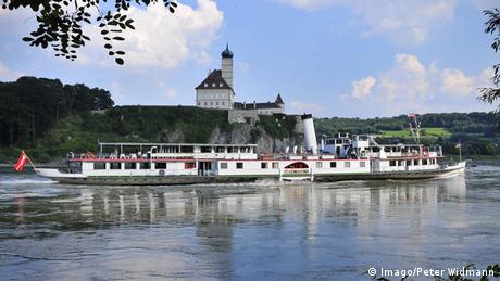 Das Dampfschiff Schönbrunn auf der Donau