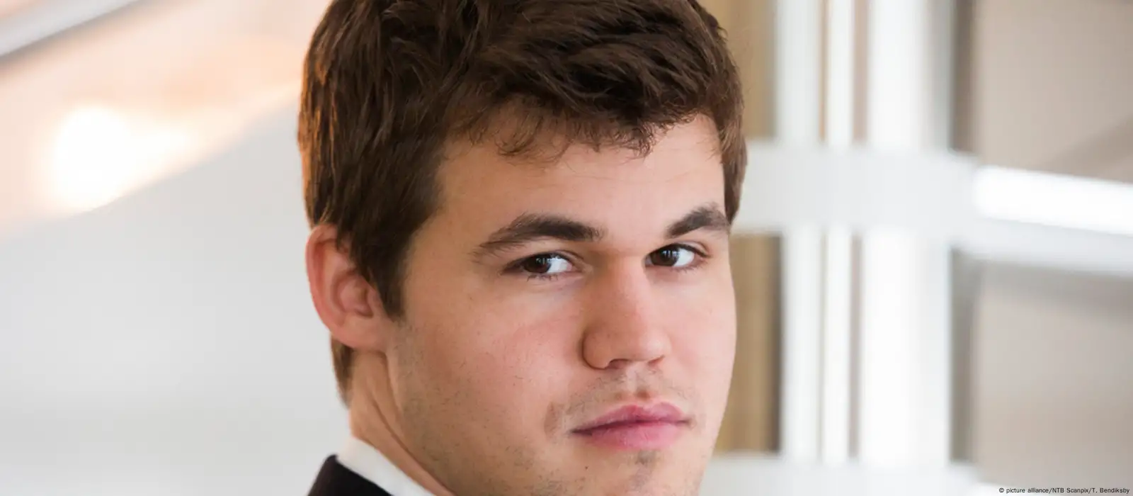 Como Magnus Carlsen venceu todos aqueles advogados de Harvard com os olhos  vendados? - Quora