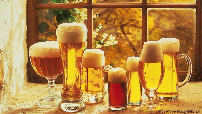 Deutschland Verschiedene Biersorten in verschiedenen Gläsern