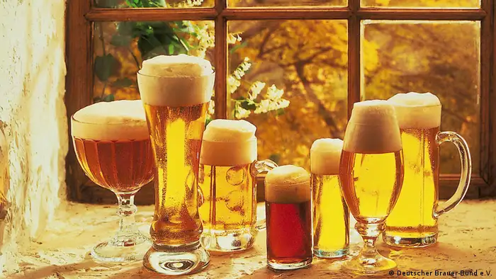 Deutschland Verschiedene Biersorten in verschiedenen Gläsern
