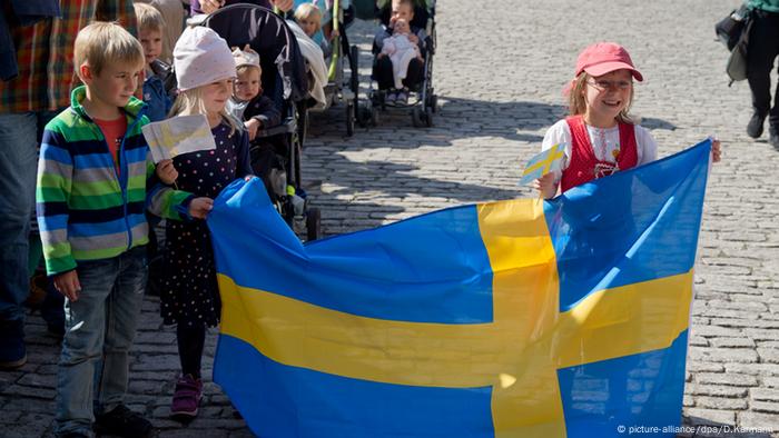 Kindergarten Kinder Schweden Fahne Flagge Würzburg Besuch Königin Silvia von Schweden 