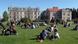 Türkei Istanbul Boğaziçi Universität Junge Menschen auf Rasen vor Gebäuden Türkei Istanbul Boğaziçi Universität Junge Menschen auf Rasen vor Gebäuden