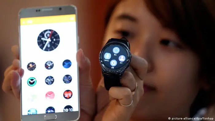 Galaxy Gear S2 (picture-alliance/dpa/Yonhap)