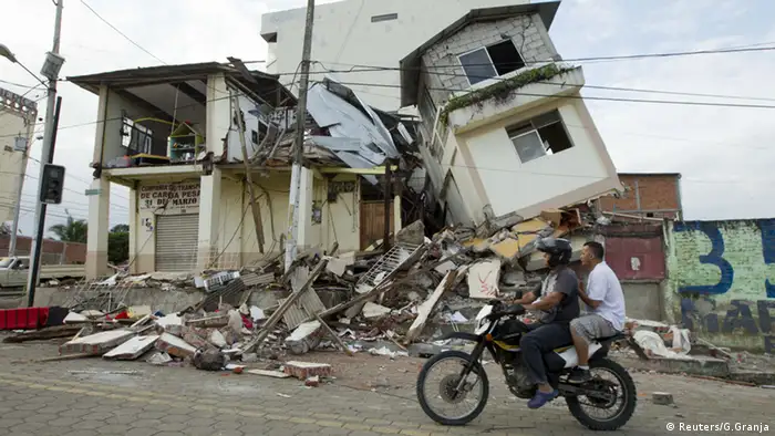 Ecuador Erdbeben Trümmer Schutt zerstörte Häuser (Reuters/G.Granja)