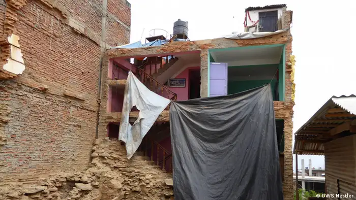 Galerie Nepal Zerstörtes Haus in Chautara
