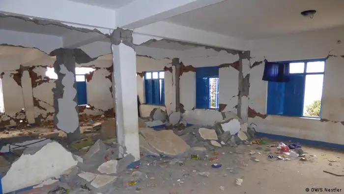Stark beschädigte Schule in Mailchaur Nepal