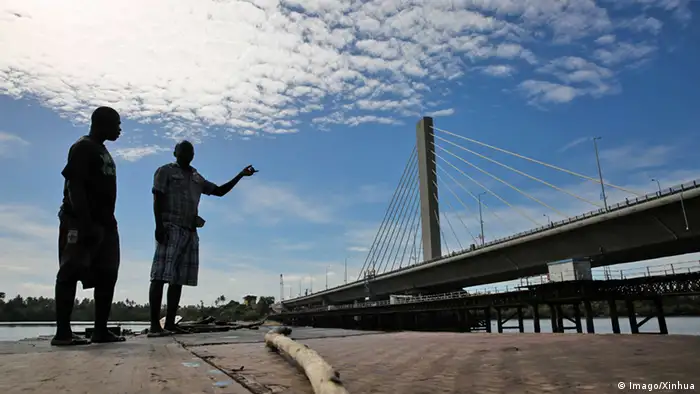 Tansania Dar Es Salaam Kigamboni Brücke Hängebrücke