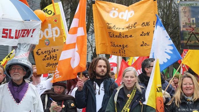 Belgien Demo Tihange Atomkraftwerk (DW/G. Rueter)