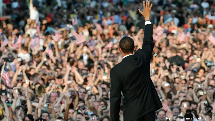 Barack Obama spricht als Senator in Berlin zu 200.000 Menschen. (Foto: picture-alliance/dpa/R. Jensen)