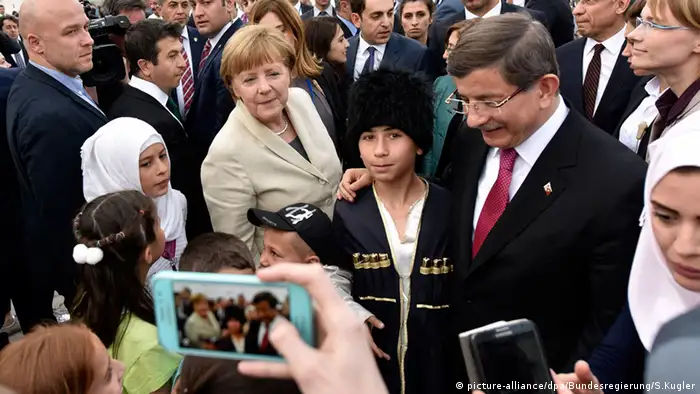 Türkei Merkel und Davutoglu besichtigen das Flüchtlingslager Nizip I