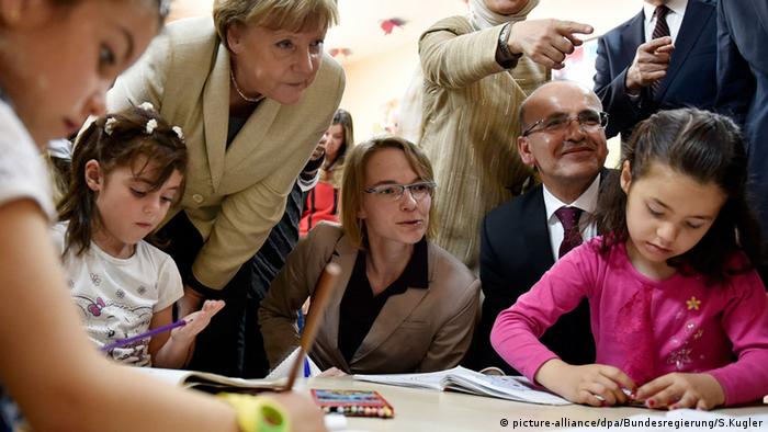 Türkei Angela Merkel zu Besuch im Flüchtlingslager Nizip I