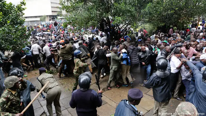 Kenyan police confront election protesters in 2016.